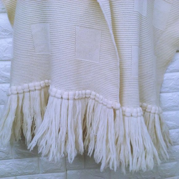 Vintage 70s Knit Shawl Wrap Nicolais Hand-Loomed 62x20" Textured Cubes Fringe - Picture 8 of 10